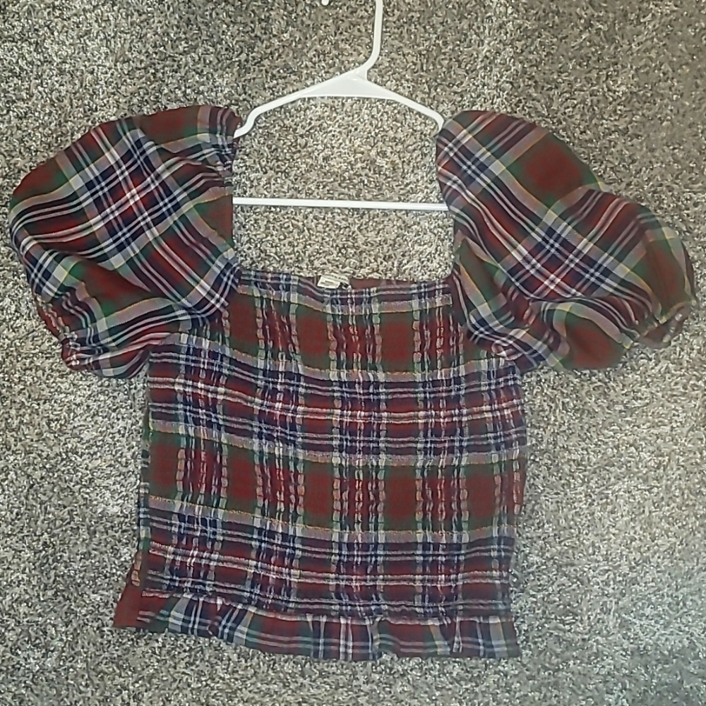 American Eagle Medium Scrunch Crop Top